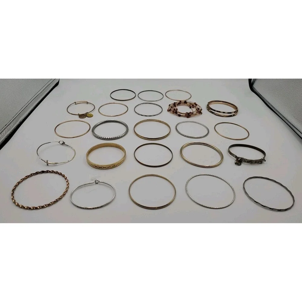Lot Of Bracelets Bangles Skinny Metal Silver Gold Tone 23 Piece‎
